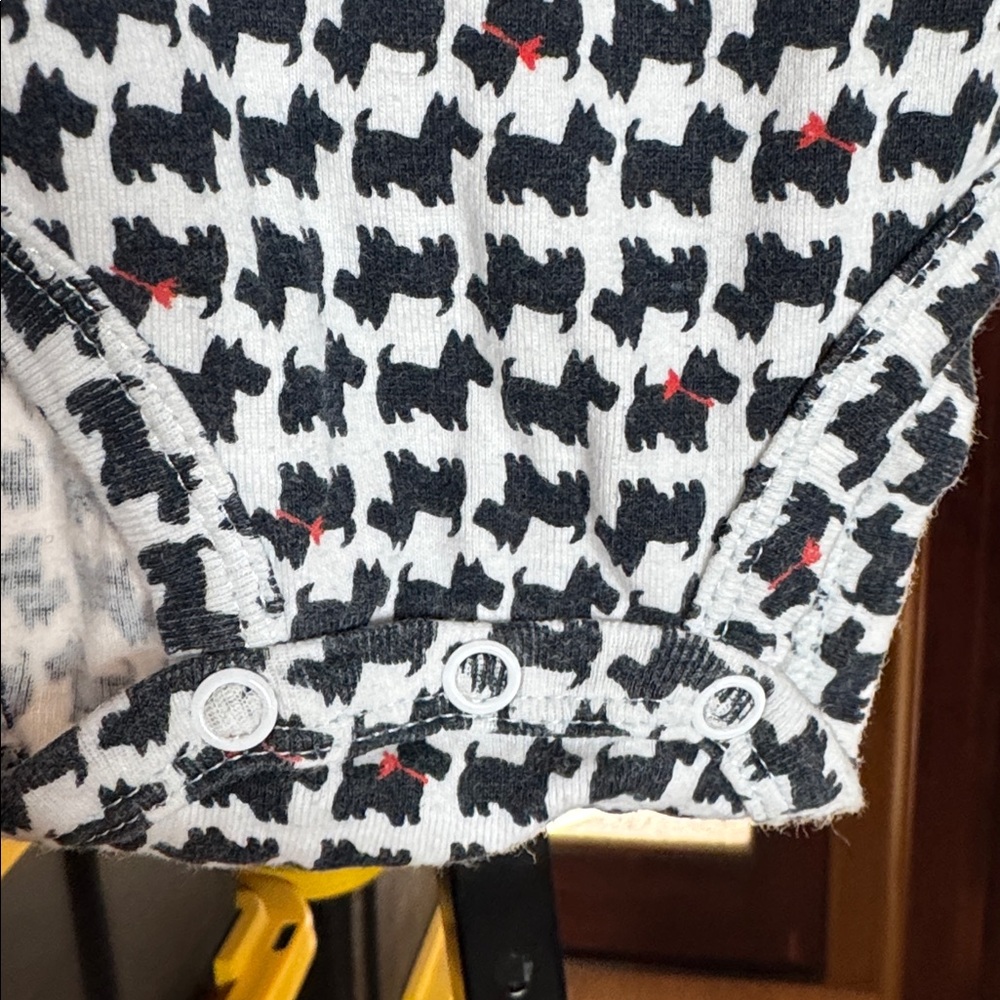 Carter’s Scottie Dog 2-Piece Holiday Outfit Long Sleeve Bodysuit + Red Pants 6M - Picture 7 of 12